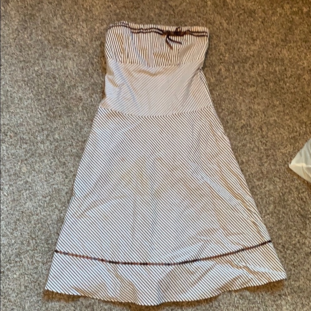 Women’s strapless dress